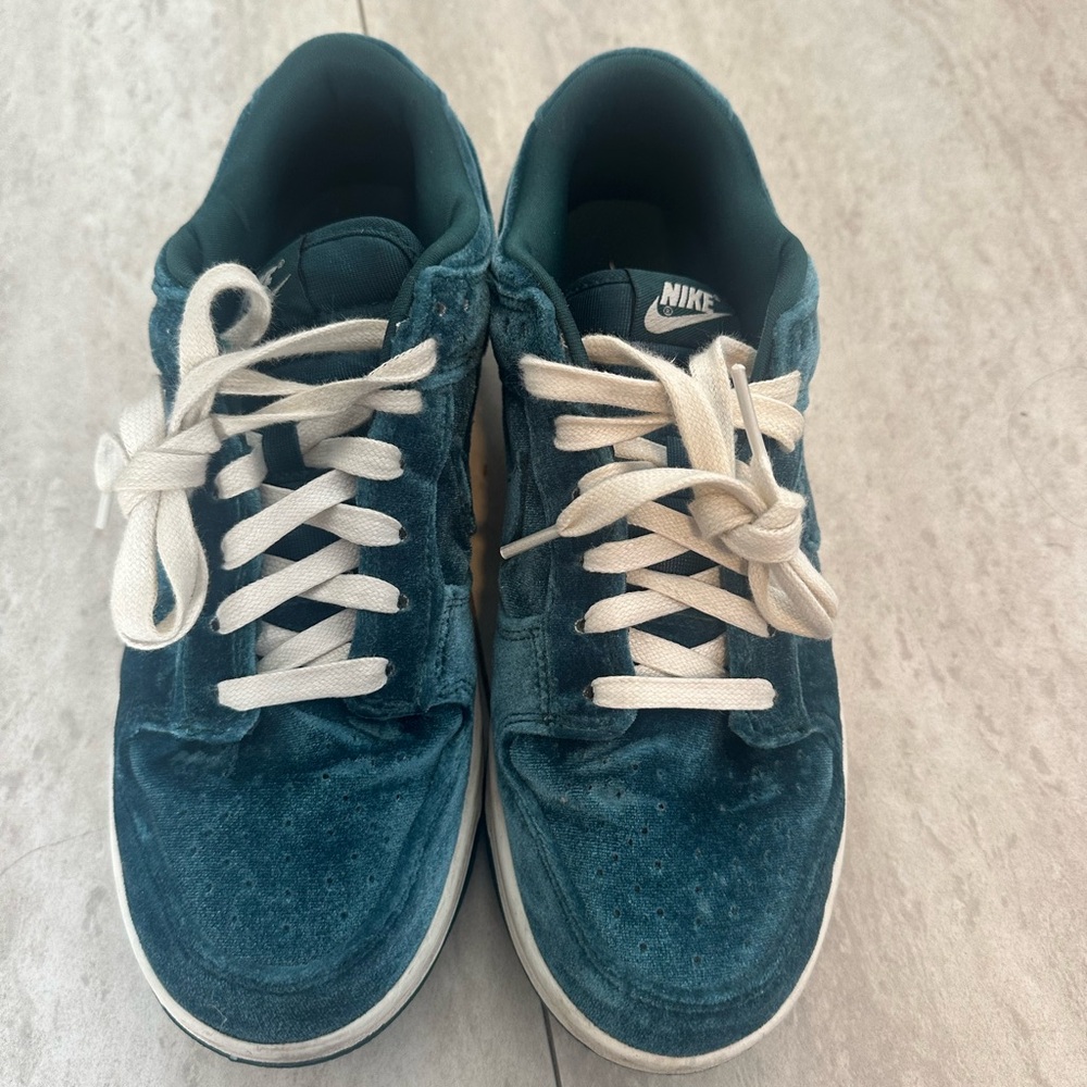 Nike Women's Sneakers in Teal and White